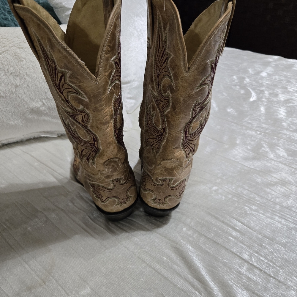 Eagle Cowboy Boots with Embroidered Design By Corral Size 8. - Picture 3 of 14
